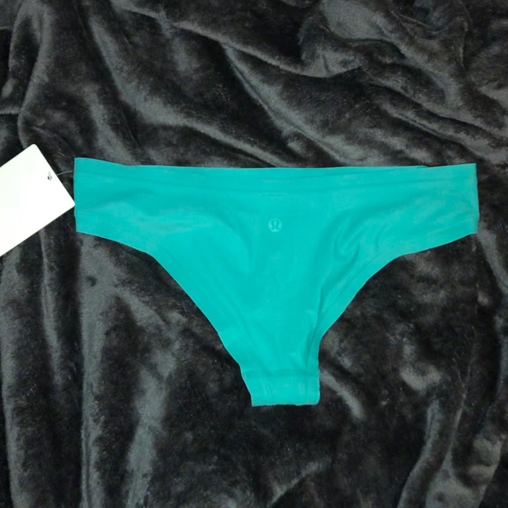 LuluLemon bathing suit bottoms- Explore The Shore